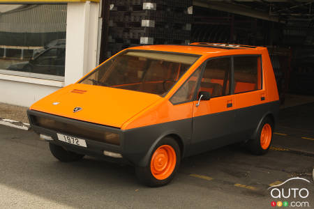 Peugeot 204 Taxi H4 par Heuliez